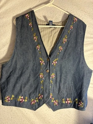 Karen Scott XL Denim Vest Floral Embroidered Tie Back Cotton Vintage - Image 1 of 4