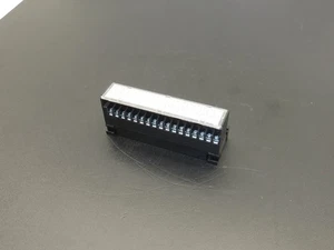 Keyence XC-T34B2 Terminale a Vite Connettore Cavo Piatto Blocco Conversione 125V - Foto 1 di 8