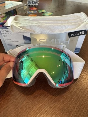 NWT SMITH Skyline With ChromaPop Lens White Vapor Snow Sport Goggles - Image 1 of 4