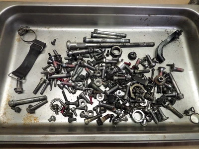 Kawasaki Ninja ZX10R 2007 varios accesorios tuercas pernos sujetadores Foto 1 de 4