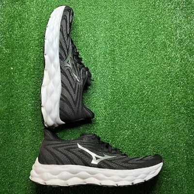 Zapatos para correr Mizuno Wave Sky 8 para mujer talla 8 'negros/plateados' Foto 1 de 4
