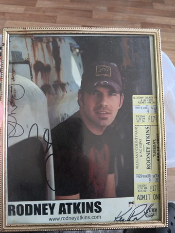 Rodney Atkins And 2 Other Band Members Autographs 8x10 Cover