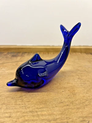 COBALT BLUE GLASS DOLPHIN ANIMAL FIGURINE/PAPERWEIGHT ART GLASS - Image 1 of 4