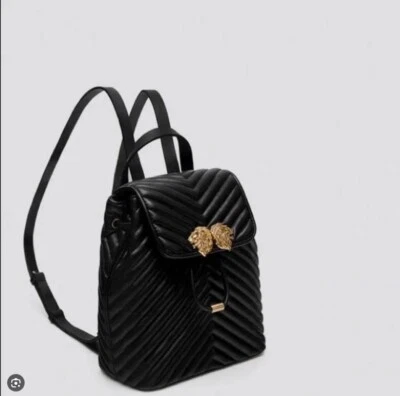 Mochila Zara de couro sintético preta acolchoada dourada cabeça de leão média - Imagem 1 de 4