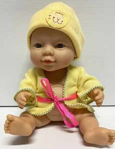 Sum Sum baby Girl Blue Eyed doll 25cm With Yellow Bathrobe And Beanie Reborn - Picture 1 of 10
