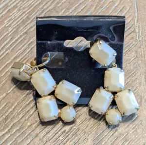 Orecchini pendenti rettangolari in plastica lucite bianca vintage BIANCO Prong Set - Foto 1 di 2