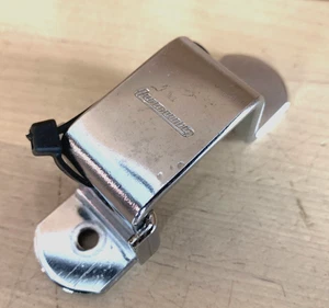 LUDWIG Staffa supporto gambe Tom a pulsante vintage anni 60 parte con logo blocco - Foto 1 di 5