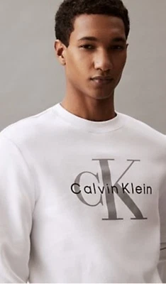 Hombres Calvin Klein Brillante Blanco Monograma Logo Relajado Polar Cuello Redondo Sudadera Foto 1 de 4