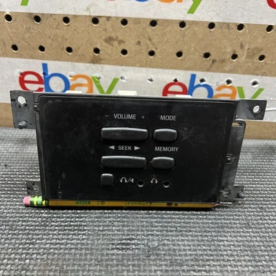 Ford Expedition 2004 controles de audio traseros/puertos de auriculares Foto 1 de 4