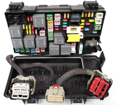 04692302AB Chrysler 2008 2009 Town & Country caja de fusibles Dodge Grand Caravan I49 Foto 1 de 4