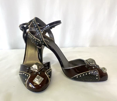 Miu Miu "Old Metal Olio Moro" - Dist.  Tacones de cuero y piedra con correa - Nuevos/39 Foto 1 de 4