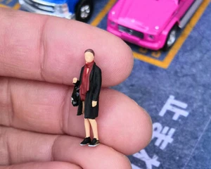 CR 1:64 Painted Figure  Model ature Resin Diorama Sand Casual Lady Scaf Red - Picture 1 of 1