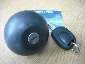 A GENUINE RENAULT CLIO MK2 2001-2005 LOCKING FUEL PETROL / DIESEL CAP - Picture 1 of 3