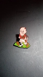 MANCHESTER UNITED RED DEVIL MASCOT FOOTBALL ENAMEL PIN BADGE - Picture 1 of 2