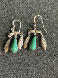 Pendientes colgantes de plata de ley con piedras pulidas verdes - Imagen 1 de 5