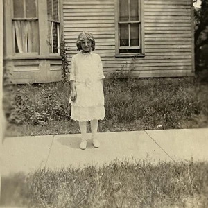 Antique Snapshot Photograph Adorable Girl Side Walk House Great Composition - Picture 1 of 8