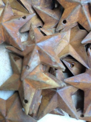 500 ~  Rusty Stars Star 1.5 in 1 1/2 Primitive Country Crafts Rust BULK CRAFT - Image 1 of 4
