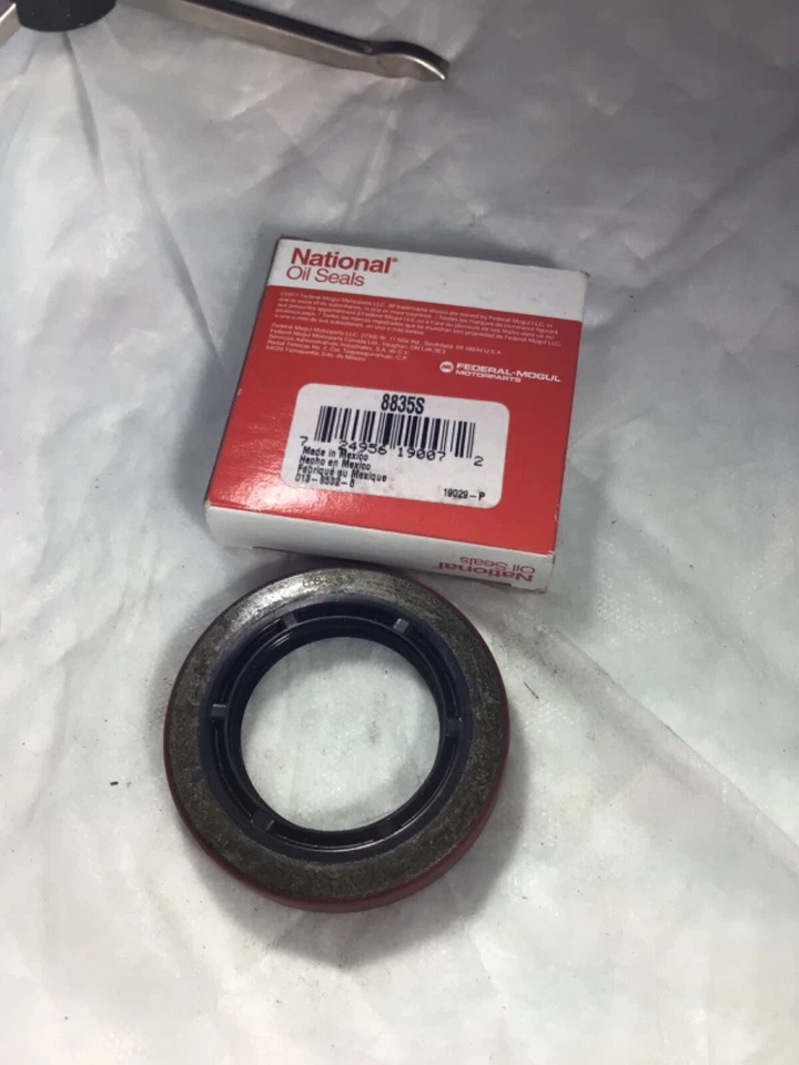 Sellos de aceite nacionales Federal Mogul 8835S sello de rueda real Foto 1 de 3