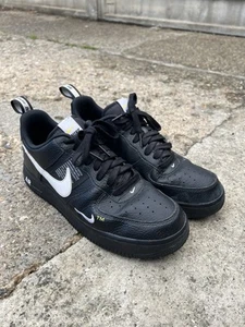 Nike Air Force 1 ‘07 LV8 Utility Trainers Black/ White Size UK 8 AJ7747 001 - Picture 1 of 11