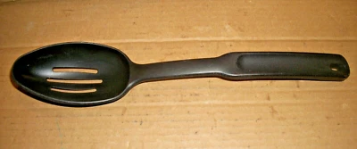 Cuchara para servir ranurada Pampered Chef - Nylon/Plástico negro - EE. UU. Foto 1 de 4