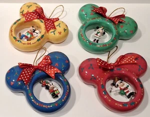 Juego de 4 adornos navideños Disney Enesco Mickey Unlimited Mouse en forma de oreja de 4" - Imagen 1 de 17