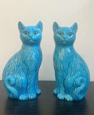 Par de estatuillas vintage de gatos de porcelana esmaltada azul turquesa chinoiserie Foto 1 de 4