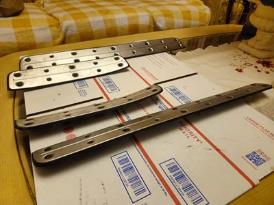 01-05 Lexus IS300 Juego de cuatro placas de desgaste de umbral de puerta delantera y trasera cromadas con negro Foto 1 de 4