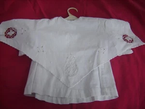 Superbe manteau de baptême ancien en piqué de coton joliment brodé - Picture 1 of 4