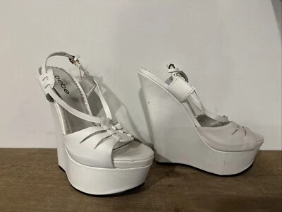 Sandalia Bebe de cuero blanco con plataforma y correa al tobillo con cuña - talla 6,5 tacones ultra altos Foto 1 de 4