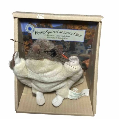 Libro de tapa dura y juguete de peluche Smithsonian Institution Flying Squirrel Wildlife Foto 1 de 4