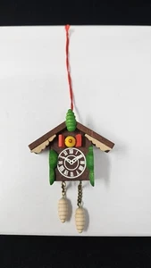 Ancienne mini horloge coucou en bois ornements arbre fait main en Allemagne - Photo 1/5