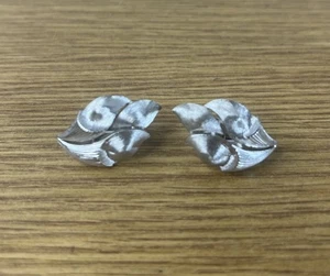 Vintage Trifari Clip On Earrings Silver Tone - Picture 1 of 4
