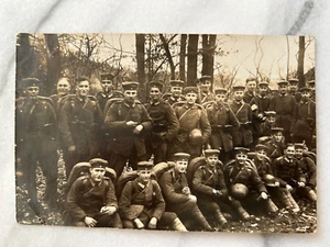 Tarjeta fotográfica alemán soldado uniforme casco de acero - Imagen 1 de 3