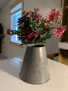 Pantalla de lámpara con velas de lata perforada 6" de alto - Imagen 1 de 12