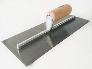 Paleta de acabado de 13" x 5" con mango de madera dura, TRW-135 - Imagen 1 de 1
