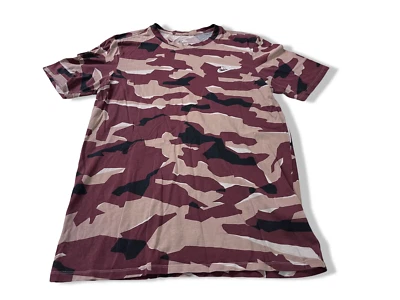 Camisetas vintage Nike marrón camuflaje manga corta en S|L28 W17|SKU 4112 Foto 1 de 4