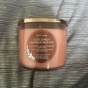 White Barn Coconut Sandalwood Candle 411g - Picture 1 of 4