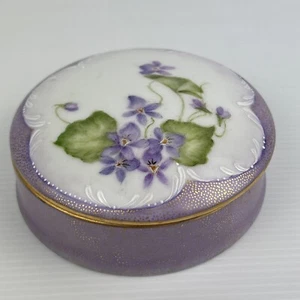 Vintage Hand Painted Porcelain Trinket Box Gilt Lilac Violets Purple Floral - Bild 1 von 19