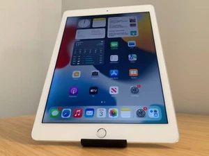 Apple iPad Air 2. 64GB, Wi-Fi, 9.7in - Silver (AU STOCK) MINOR SCREEN BLEED - Picture 1 of 8