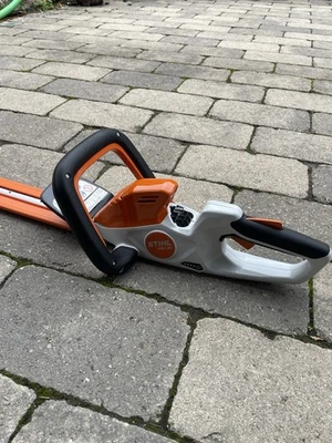 Stihl Hsa 30 Heckenschere inklusive Ladegerät AL 1 OHNE Akku. Neu - Bild 1 von 4
