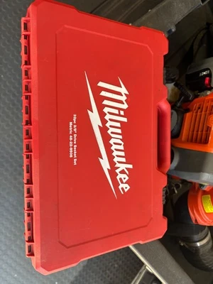 Milwaukee 48-22-9508 3/8-Inch Drive Durable Metric Ratchet and Socket Set - 32pc - Image 1 of 2