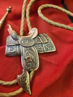 Western Copper BoloTie Es Vintage Ecuestre Usado En La Colección Western Foto 1 de 4