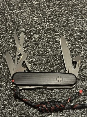 Navaja suiza Victorinox Super Tinker con escalas Alox Plus negra personalizada 91 mm Foto 1 de 4