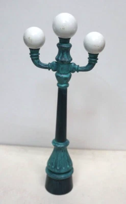 Hallmark Street Lamp Accessories for Model Trains 1999 - Image 1 of 4