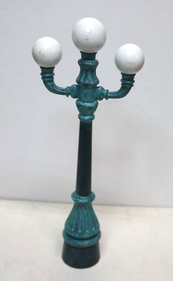 Hallmark Street Lamp Accessories for Model Trains 1999 - Image 1 of 4