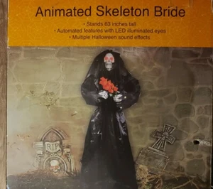 Animiertes sprechendes bewegliches Kiefer Skelett Braut schwarzes Kleid rote Augen Licht Halloween  - Bild 1 von 8