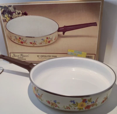 NEW OLD STOCK VTG 70s-80s RETRO SWEET FLOWER PORCELAIN ENAMEL COOKWARE   10" PAN - Image 1 of 4