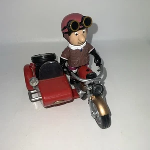 Postino Pat Moto Ajay Bains Speedster Bici Sidecar e Figurina ER 2006 - Foto 1 di 7