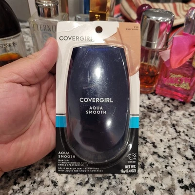 Covergirl Smoothers Aqua Smooth Compact Foundation Makeup 725 Buff Beige - Image 1 of 3