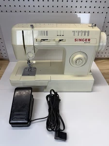 Macchina da cucire Singer Merritt 3314C, testata e funzionante. - Foto 1 di 4